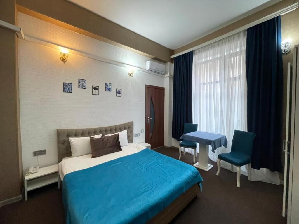 Ropa de cama hipoalergénica y minibar 