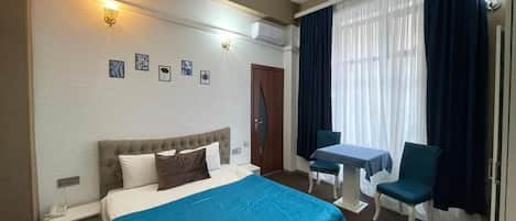 Literie hypoallergénique, minibar, coffres-forts dans les chambres