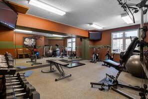 Fitness facility - Cozy 2 BR Condo + Gym w/ Stunning Mountain View (Canmore)