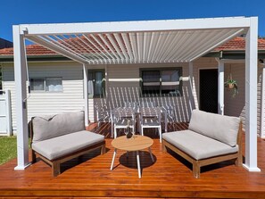 Outdoor dining - Dromana House | 300m to Beach | Big Backyard (Dromana)