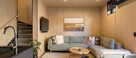 Una televisión, un reproductor estéreo