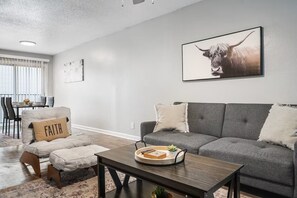 Smart TV - 2 BR Suite 10 mins from Downtown! (Austin)