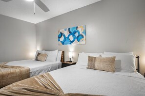 2 bedrooms, free WiFi, bed sheets - 2 BR Suite 10 mins from Downtown! (Austin)