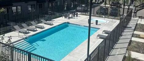 Piscine extérieure, piscine chauffée