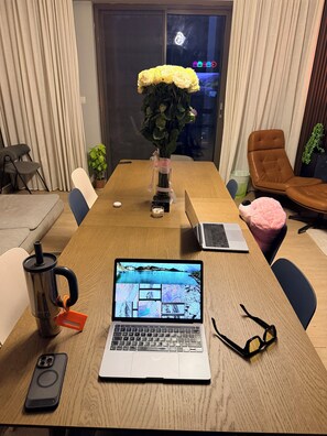 Luxury-Apartment, Balkon, Blick auf den Jachthafen | Innenbereich