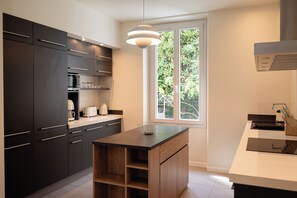 Micro-ondes, four, plaque de cuisson, lave-vaisselle
