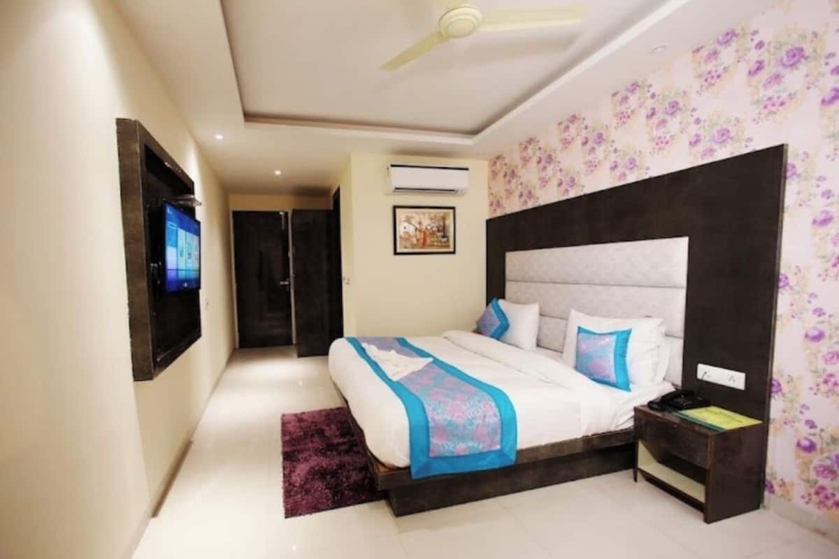 Deluxe Double Room | Free WiFi