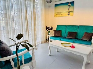 Smart TV - 4BR Villa with A/C -High speed Internet • 20mts from Beach • Rooftop Sunset Spot (Flic en Flac)