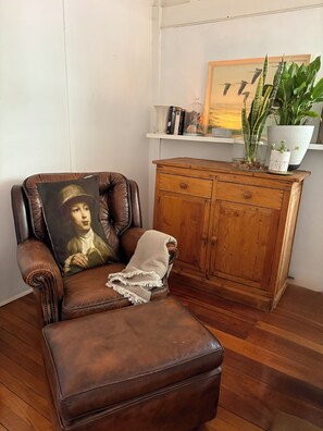 Interior - Bespoke weekend cottage (Glenfield)