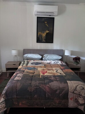 Room - Bespoke weekend cottage (Glenfield)