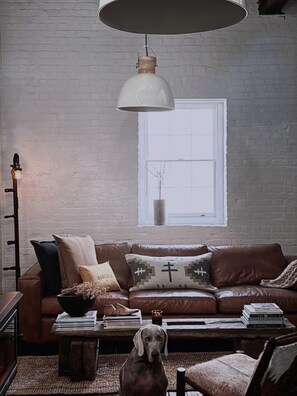 Living area - Bespoke weekend cottage (Glenfield)