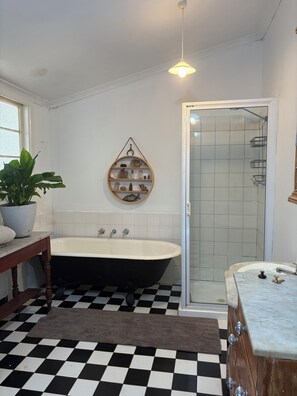 Bathroom - Bespoke weekend cottage (Glenfield)