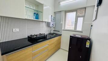 Fridge, stovetop, cookware/dishes/utensils, dining tables