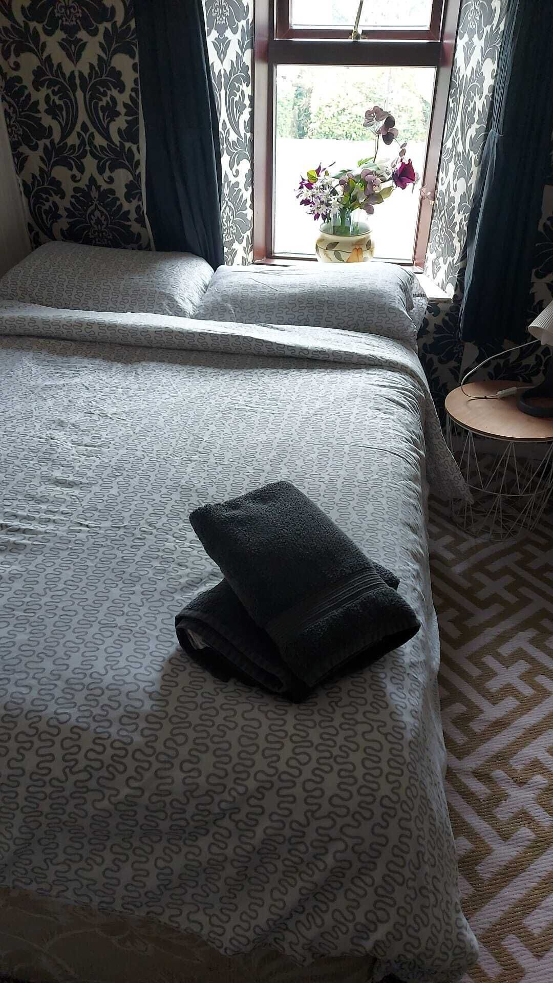 4 slaapkamers, een strijkplank/strijkijzer, internet, beddengoed