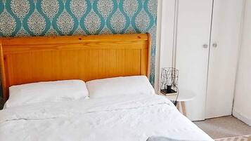 4 dormitorios, tabla de planchar con plancha, Internet y ropa de cama