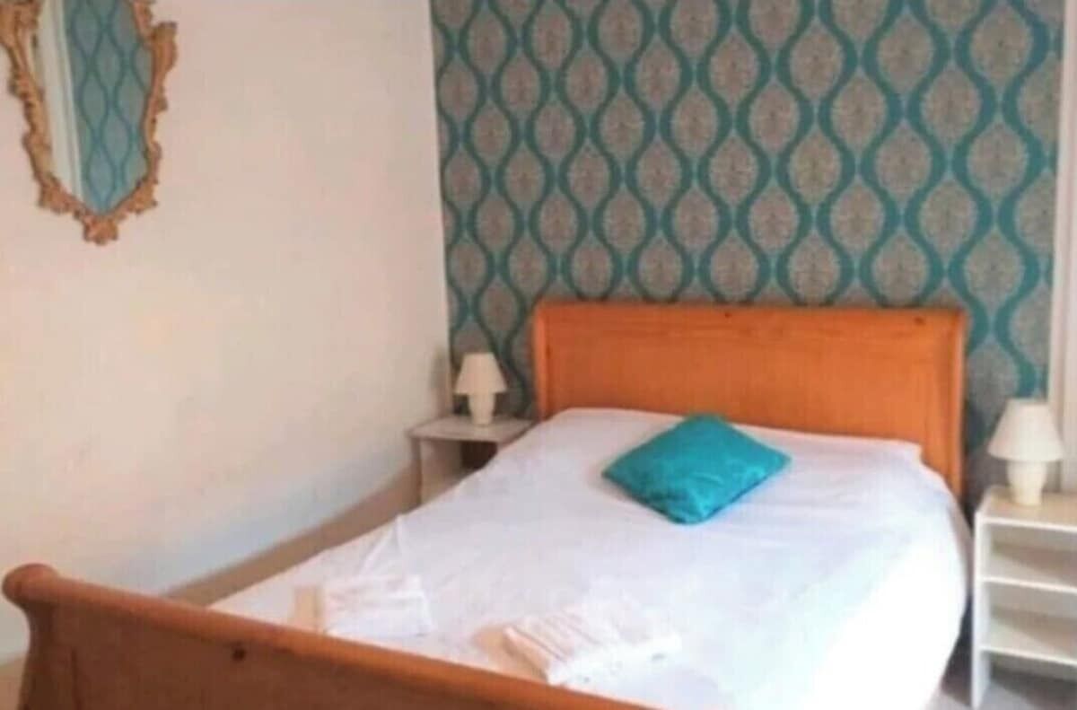 4 chambres, fer et planche à repasser, accès Internet, draps fournis