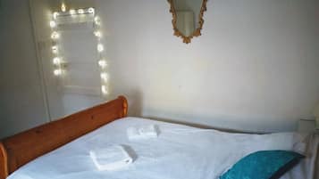 4 bedrooms, iron/ironing board, Internet, bed sheets