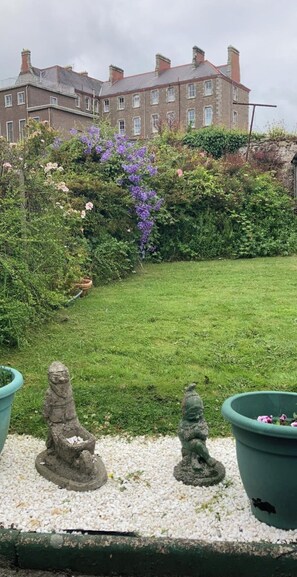 Property grounds - Wexford Townhouse with Private garden (Wexford)