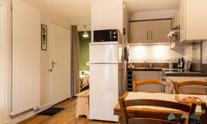 Refrigerador, microondas, horno, cafetera/tetera