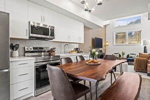 Fridge, microwave, oven, stovetop - Cozy 3BR Mountainside Haven Near Banff (Harvie Heights)