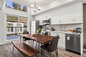 Fridge, microwave, oven, stovetop - Cozy 3BR Mountainside Haven Near Banff (Harvie Heights)