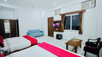 Habitación ejecutiva, balcón, vistas al jardín | Caja fuerte, sistema de insonorización, tabla de planchar con plancha