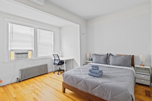 Cozy&Spacious 6Br home in Newton + Parking