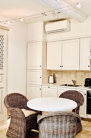 Dining - Charmante Wohnung im historischen Zentrum by Interhome (Saint-Tropez)