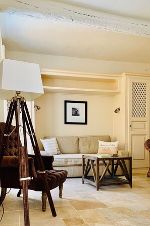 Living area - Charmante Wohnung im historischen Zentrum by Interhome (Saint-Tropez)