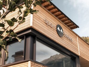 A wooden building with a sign that reads "Oberpart Bieleis". - Apart  Bieles NEU by Interhome (Kauns)