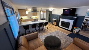 TV, fireplace - Airport Heights Cottage -Close to Downtown, Greenbelt Trails, & Bakery. (Anchorage)