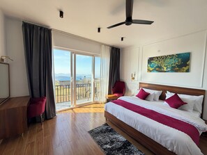 Iron/ironing board, WiFi, bed sheets - homely stay with the refined feel of a luxury hotel. Located on the main road (Bir)