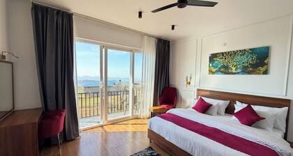 homely stay with the refined feel of a luxury hotel. Located on the main road