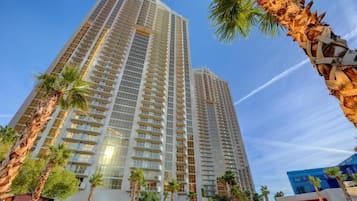 Junior Suite, City View | Exterior