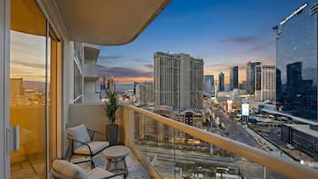 Luxury Studio Suite, 1 King Bed with Sofa bed, Kitchenette, City View | View from room