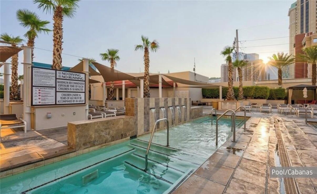 Piscine extérieure, cabanons gratuits, parasols de plage