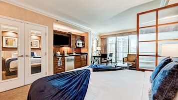 Suite monolocale Luxury, 1 letto king con divano letto, angolo cottura, vista città | Biancheria da letto di alta qualità, una cassaforte in camera