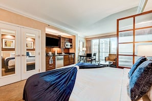 Luxury Studio Suite, 1 King Bed with Sofa bed, Kitchenette, City View | Premium bedding, in-room safe, individually decorated - Deluxe Balcony Strip View MGM Signature (Las Vegas)