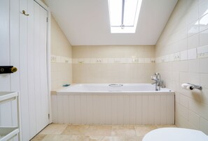 Shower, hair dryer - Hardys is a charming traditional fisherman's cottage nestled in the heart of Padstow (Padstow)