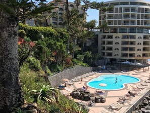 Pool - mit Blick auf das Wasser by Interhome (Madeira/Funchal)