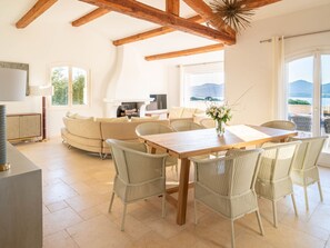 Dining - Villa "Marguerite" mit eigenem Garten und Terrasse by Interhome (Gassin)