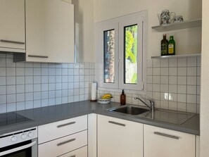 Fridge, oven, dishwasher, cookware/dishes/utensils - Casa Rustica unten by Interhome (Brissago)