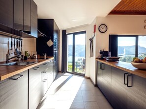 Fridge, microwave, oven, dishwasher - Ferienvilla "Blue Lake House" mit Sauna by Interhome (Dornes)