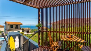 Outdoor dining - Modernes Studio, Terrasse mit Meerblick und Zuga by Interhome (Ponta Delgada)