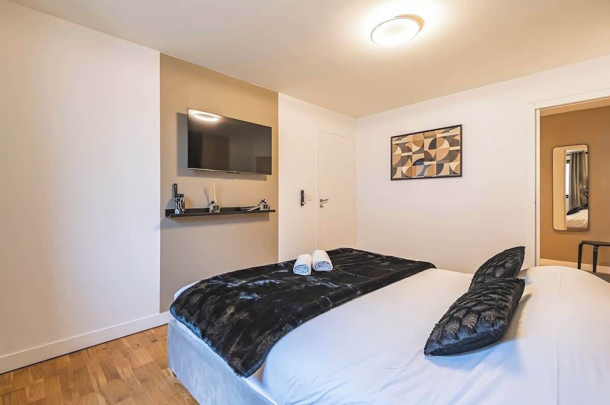 3 slaapkamers, een strijkplank/strijkijzer, reisbedje, wifi