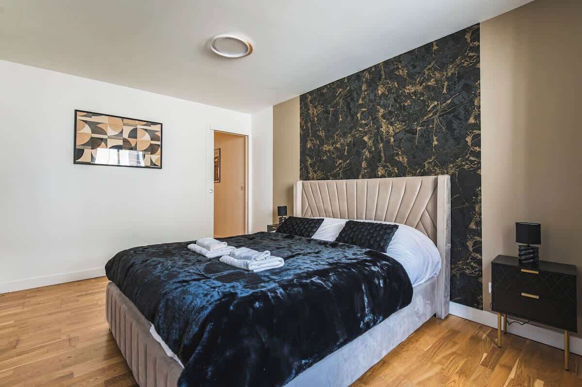 3 habitaciones, tabla de planchar con plancha, cuna de viaje y wifi 
