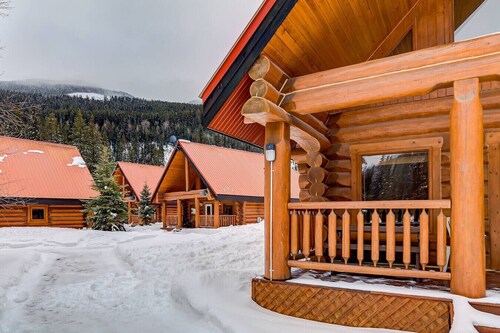 Beautiful Cottage In The Heart Of The Rockies