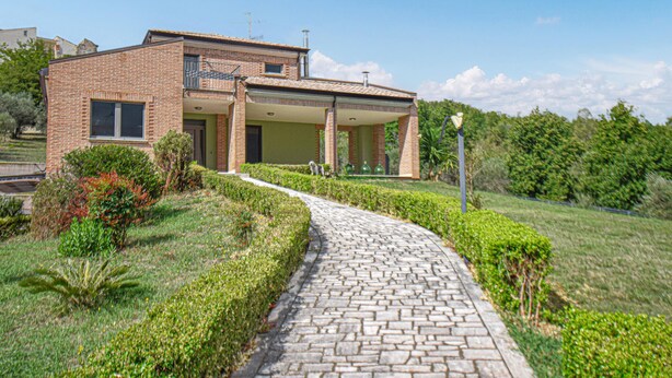 A two-story brick house with a paved driveway leading to a covered porch. - 3 bedroom gorgeous home in Torre Le Nocelle (Torre Le Nocelle)