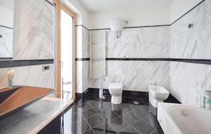 Shower, hair dryer - 3 bedroom gorgeous home in Torre Le Nocelle (Torre Le Nocelle)