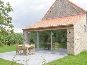 Outdoor dining - mit gemeinsamem Pool und Garten by Interhome (Jabbeke)